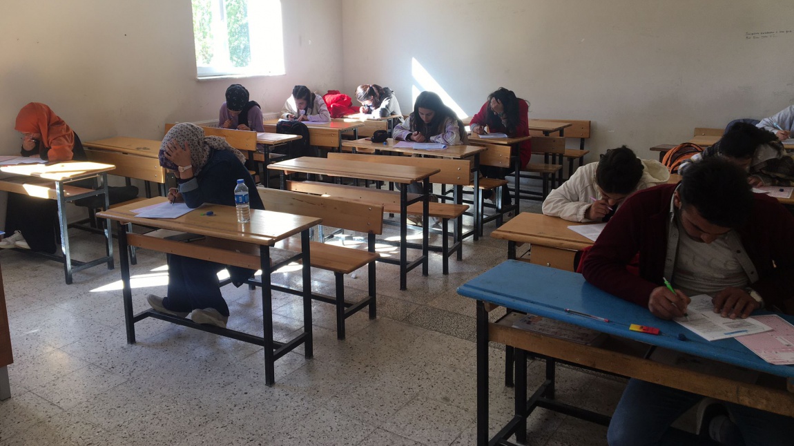 Halk Eğitim Merkezi Bünyesinde Açılan Destekleme ve Yetiştirme (DYK) Kurs TYT Deneme Sınavı Gerçekleştirdik.